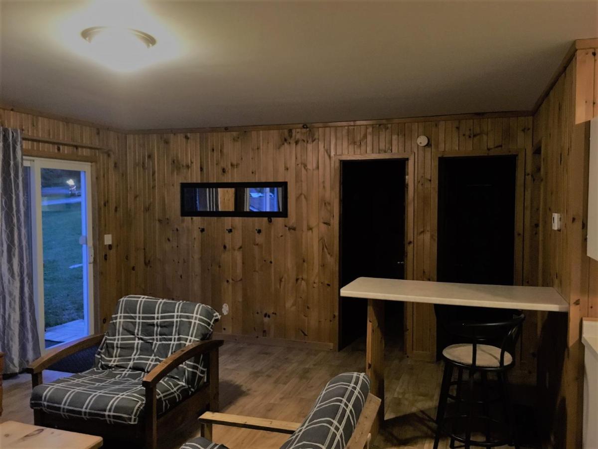 Merland Park Cottages&Motel Picton Exteriör bild