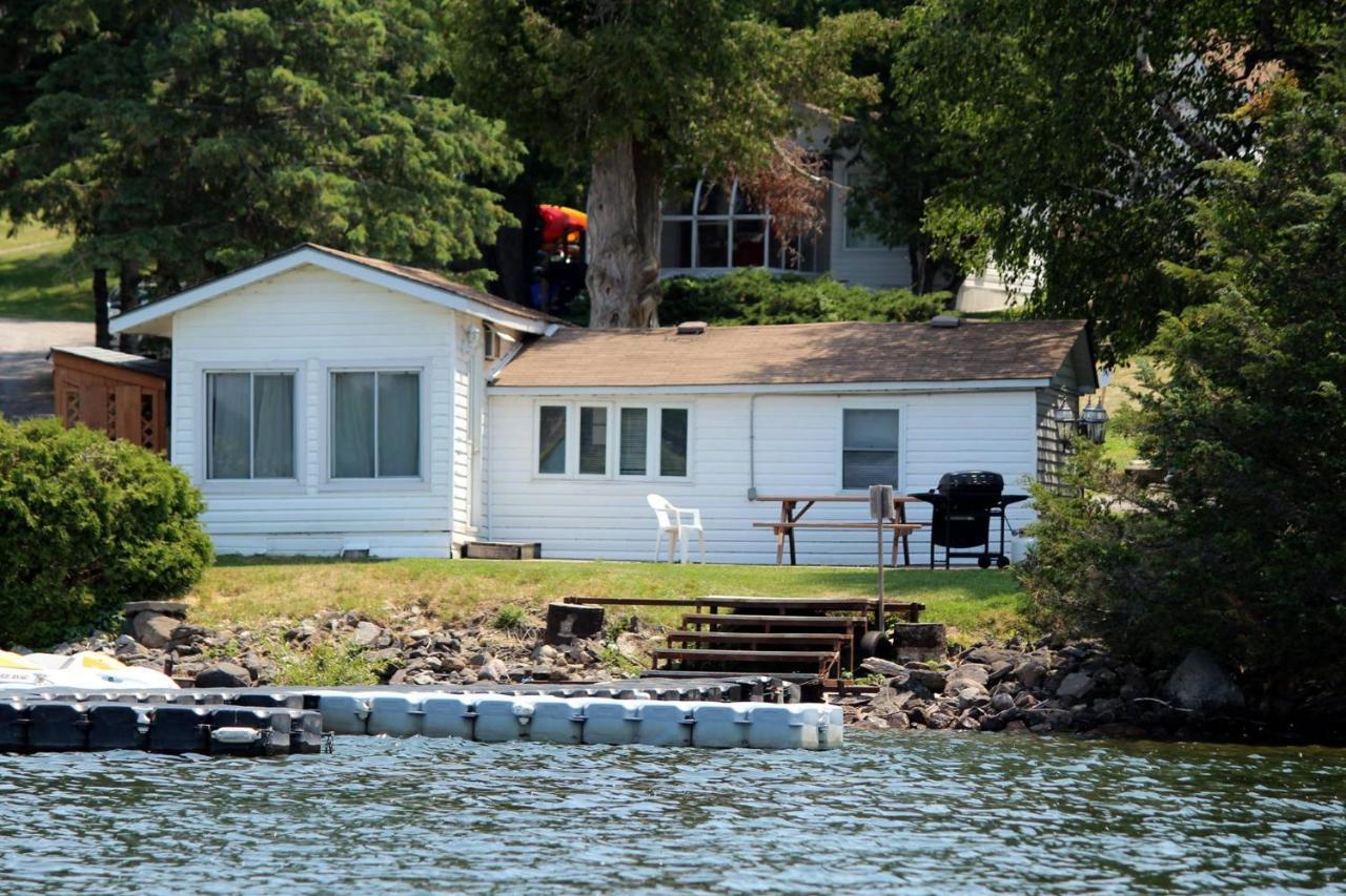 Merland Park Cottages&Motel Picton Exteriör bild