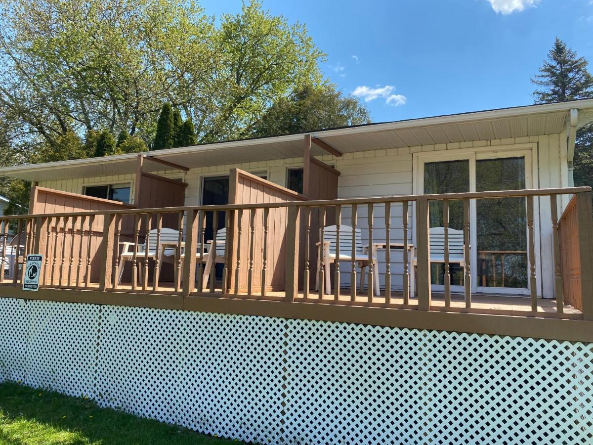 Merland Park Cottages&Motel Picton Exteriör bild