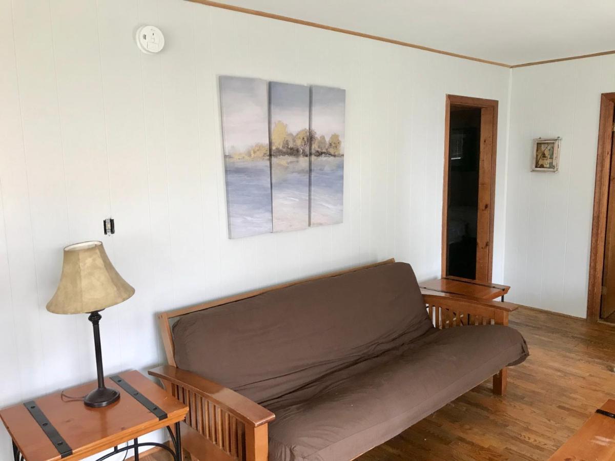 Merland Park Cottages&Motel Picton Exteriör bild