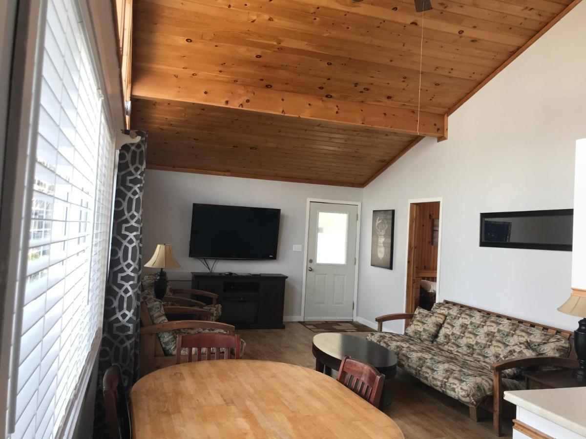 Merland Park Cottages&Motel Picton Exteriör bild
