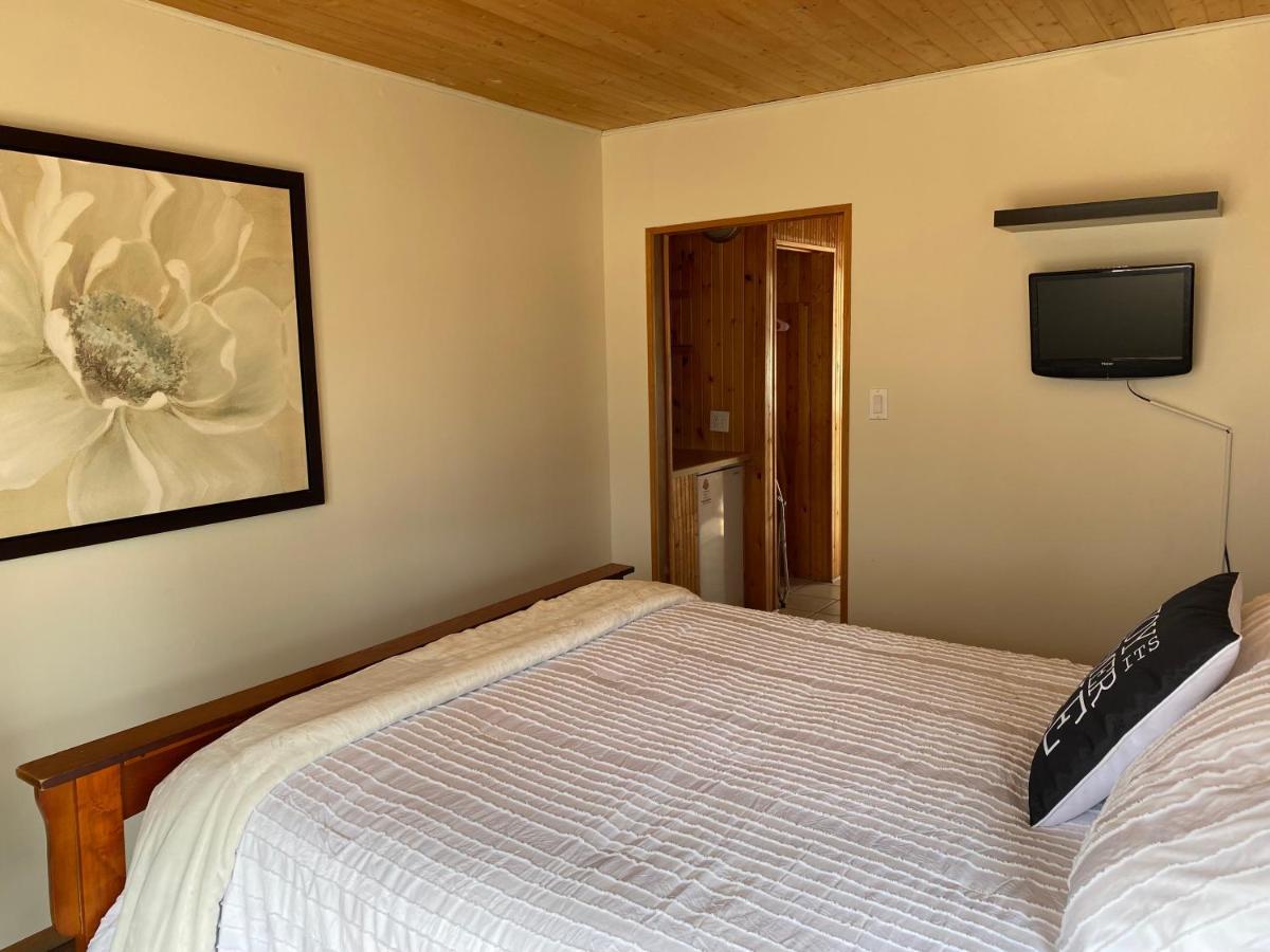 Merland Park Cottages&Motel Picton Exteriör bild